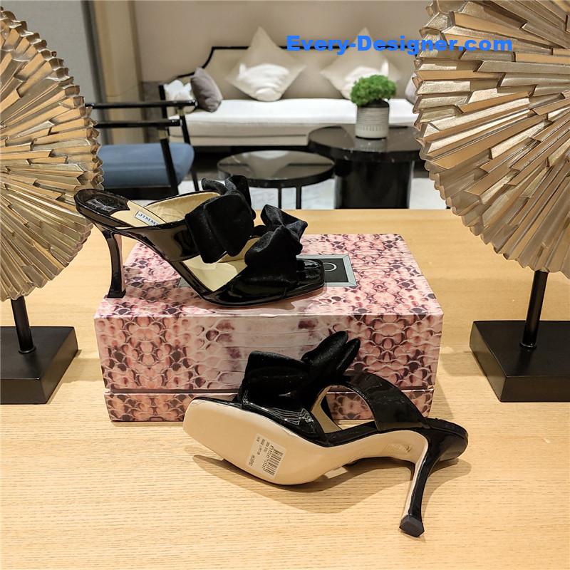 J1m*y Ch00 bow crinkle sandals