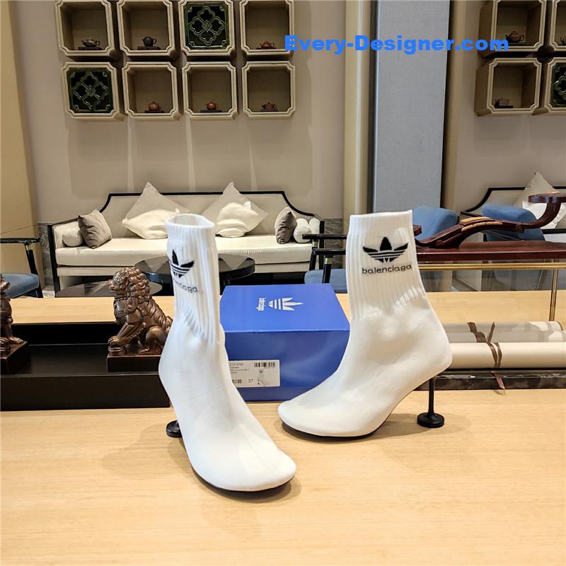 Ba1en*iaga silk stretch booties