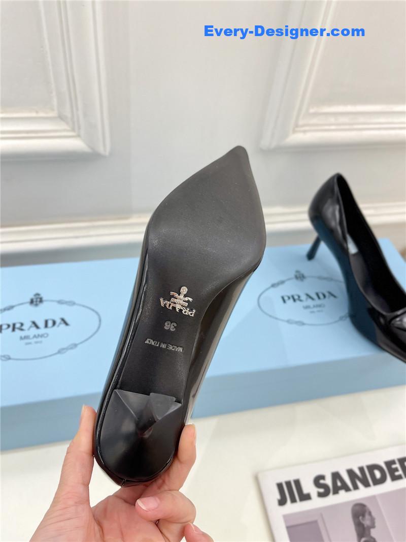Pra*a counter catwalk pointy sandals