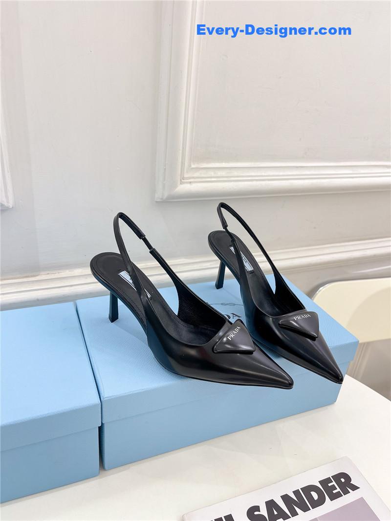 Pra*a counter catwalk pointy sandals