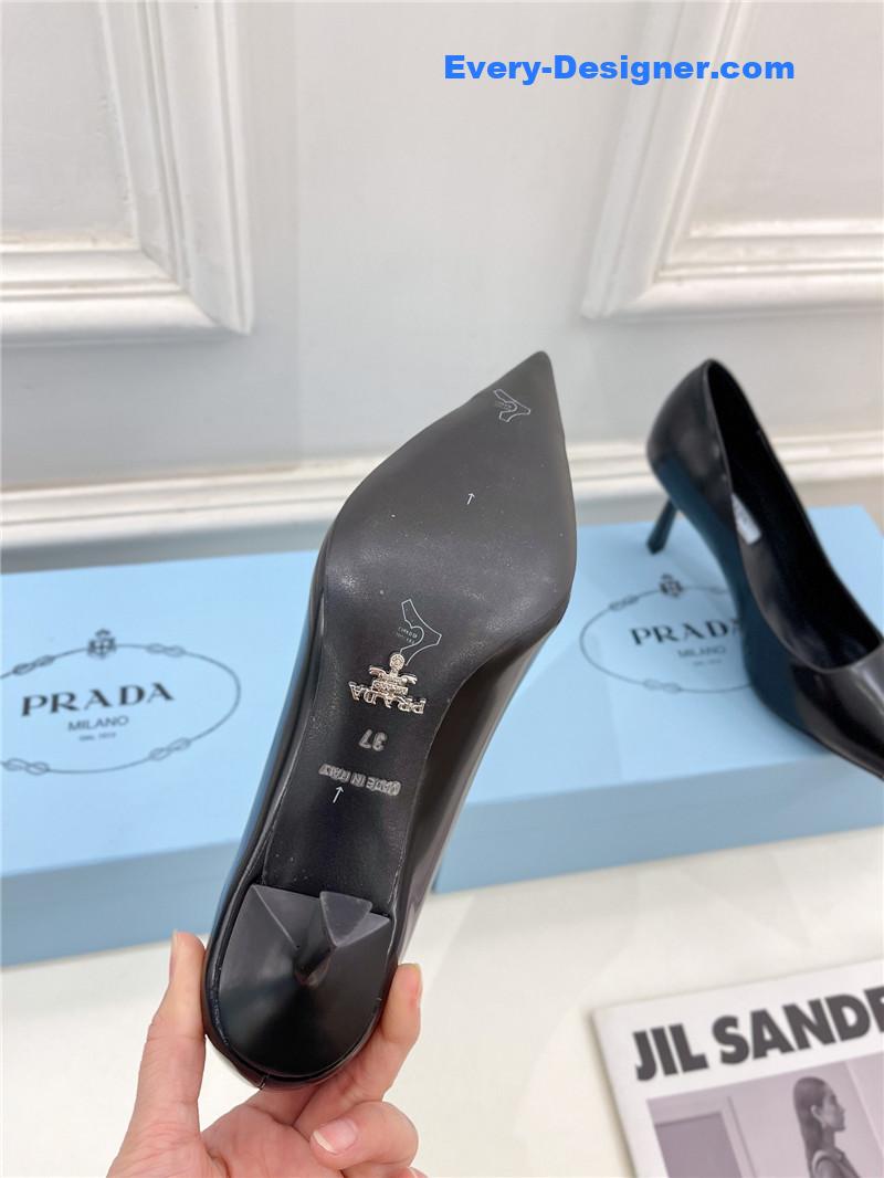 Pra*a counter catwalk pointy sandals