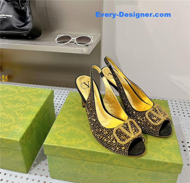 va1e*ntin0 D1am0nd v buckle high heel sandals