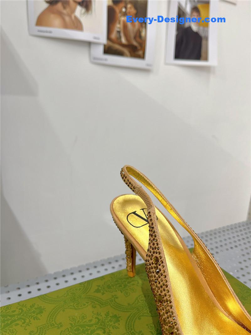 va1e*ntin0 D1am0nd v buckle high heel sandals