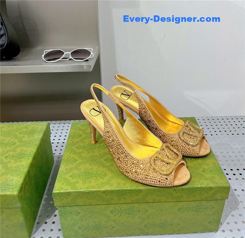 va1e*ntin0 D1am0nd v buckle high heel sandals