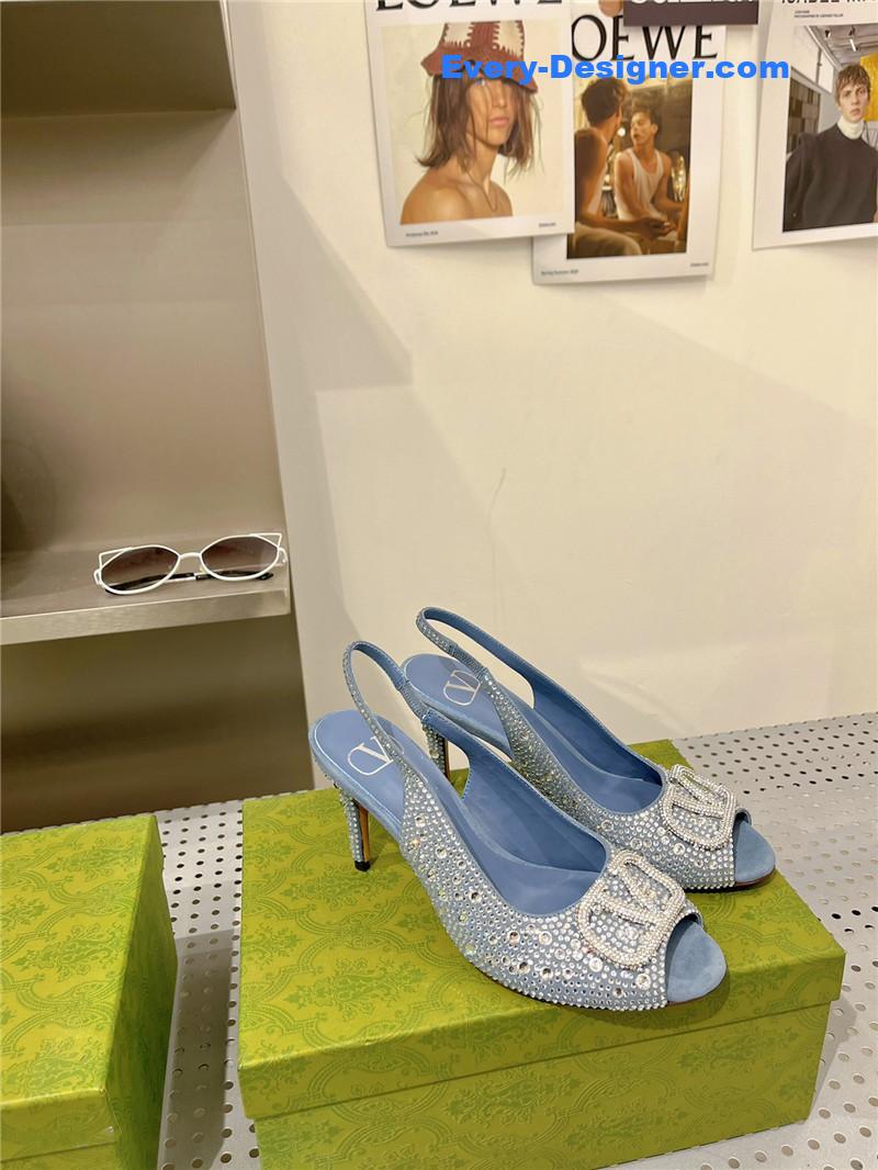 va1e*ntin0 D1am0nd v buckle high heel sandals