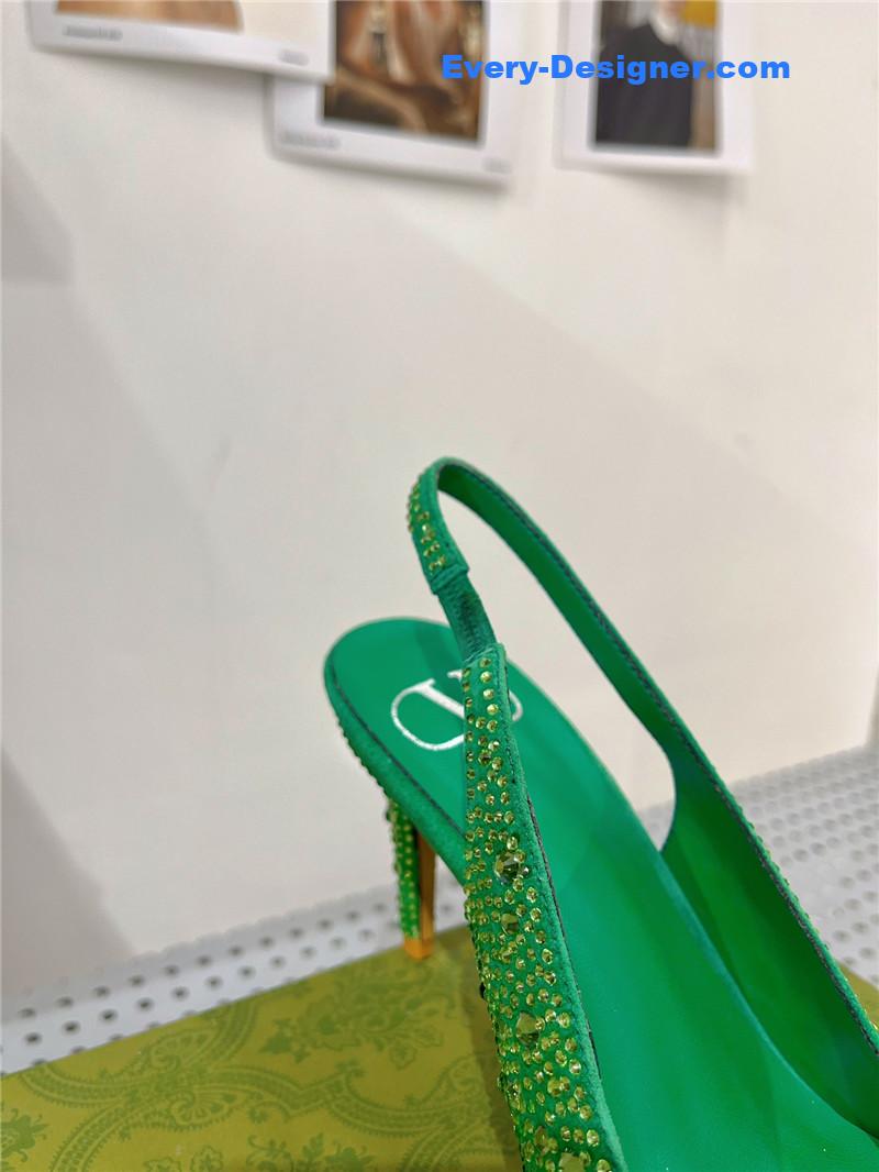 va1e*ntin0 D1am0nd v buckle high heel sandals