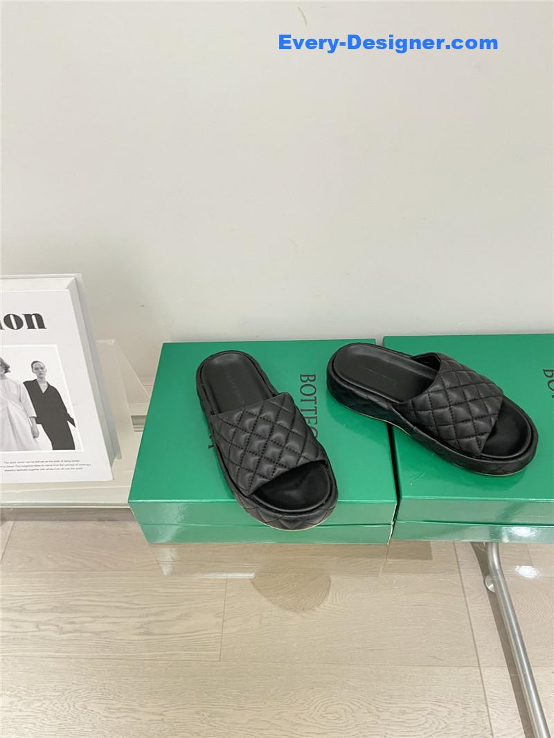 b0tt*ga Ven*ta new thick bottom bread mop