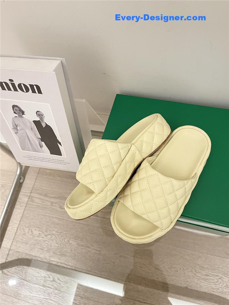 b0tt*ga Ven*ta new thick bottom bread mop