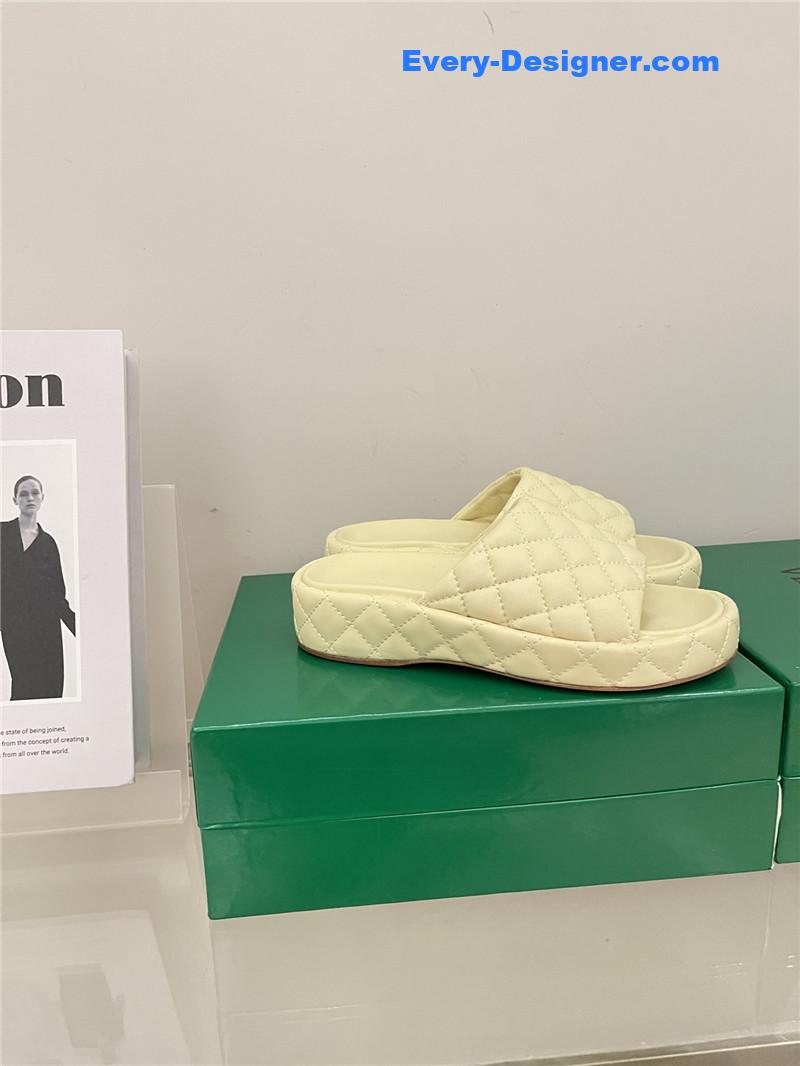 b0tt*ga Ven*ta new thick bottom bread mop