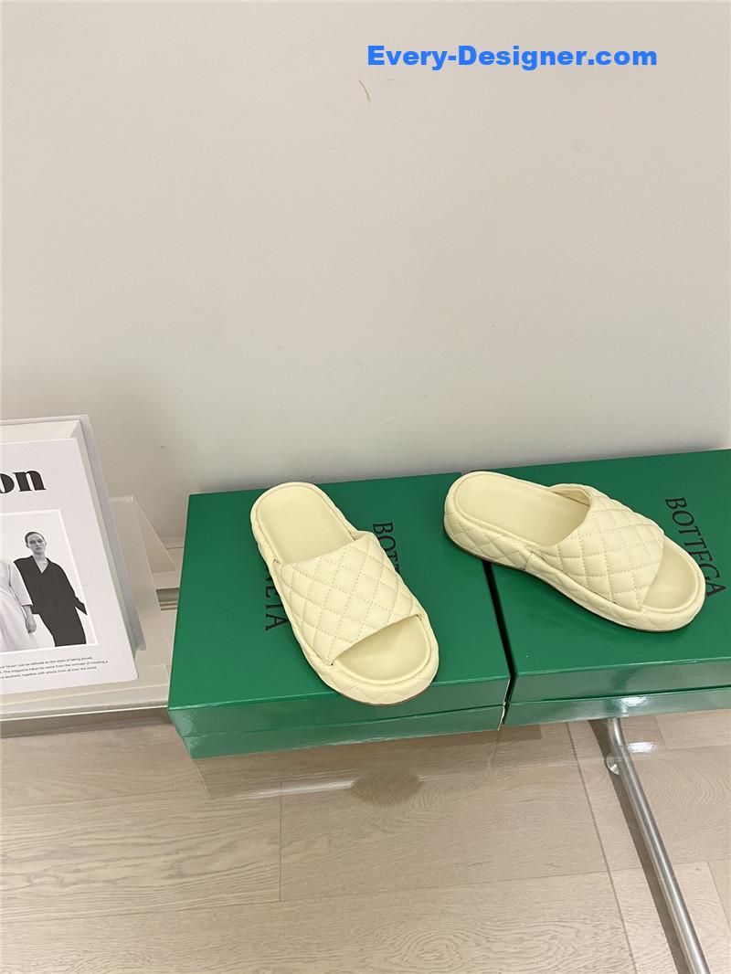 b0tt*ga Ven*ta new thick bottom bread mop