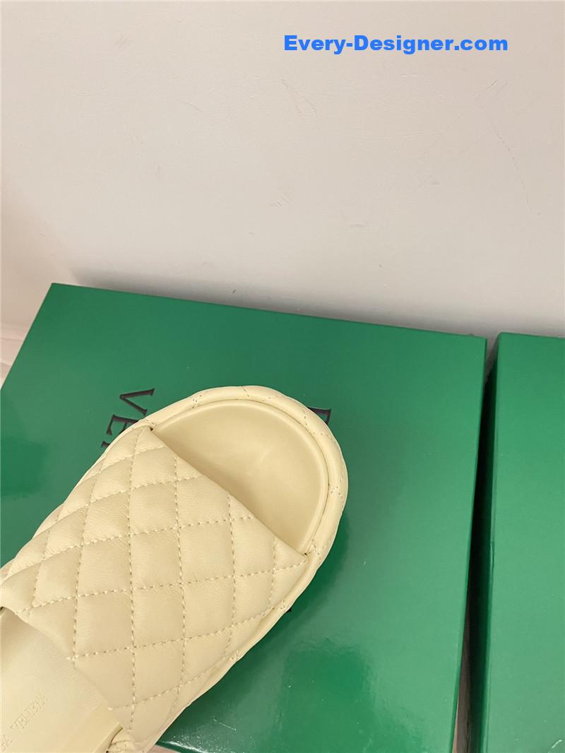 b0tt*ga Ven*ta new thick bottom bread mop