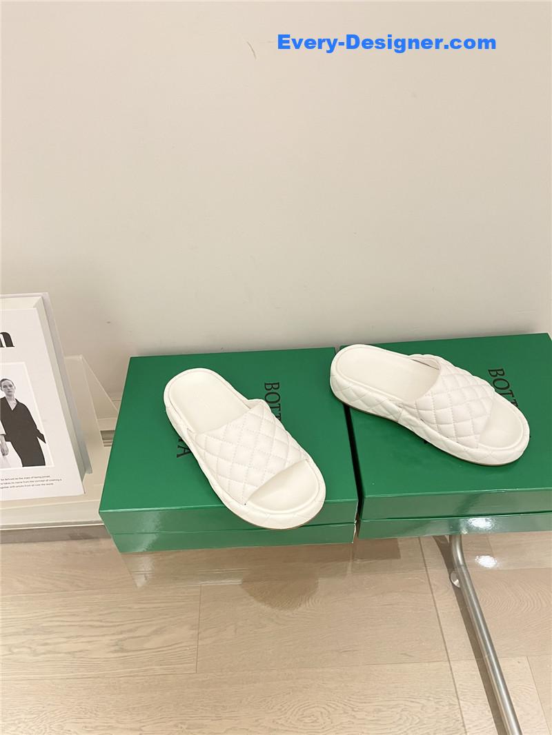 b0tt*ga Ven*ta new thick bottom bread mop