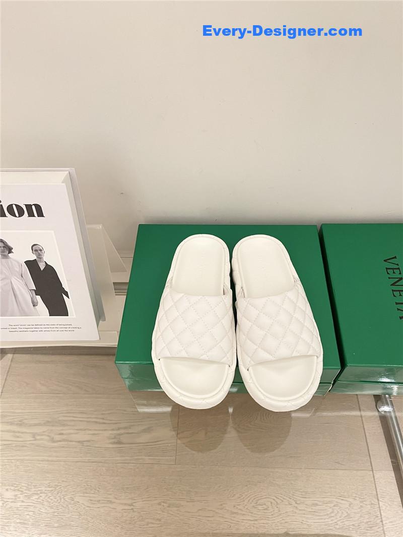 b0tt*ga Ven*ta new thick bottom bread mop