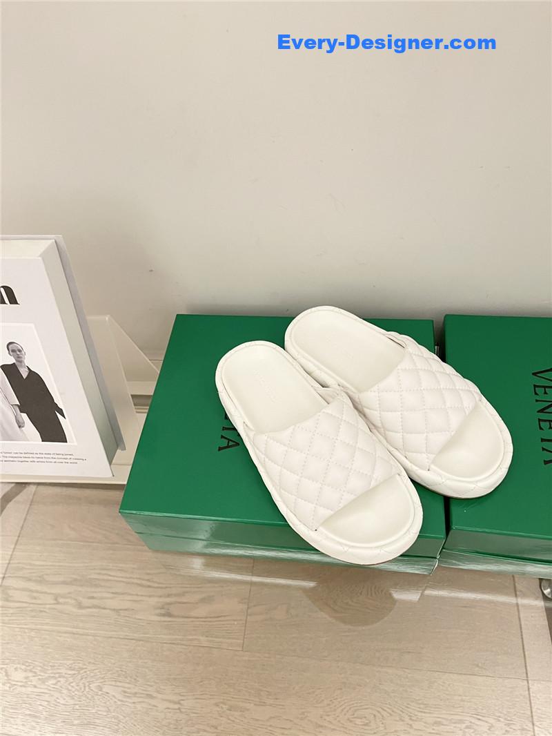 b0tt*ga Ven*ta new thick bottom bread mop