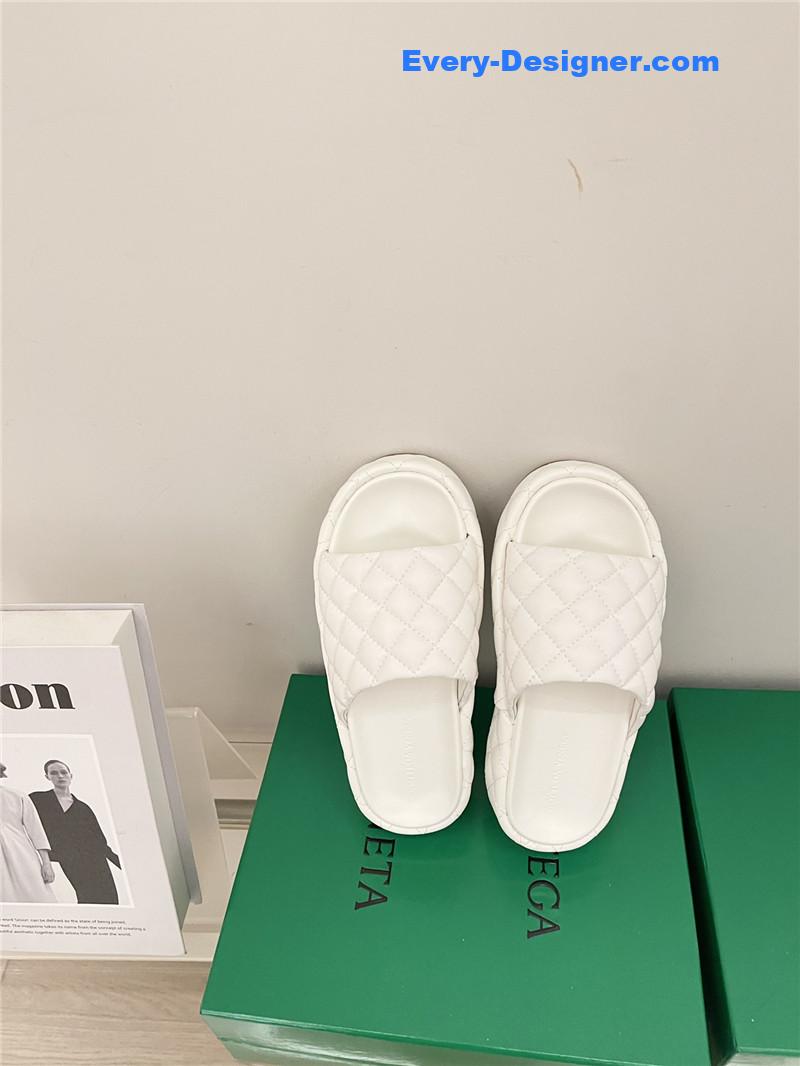 b0tt*ga Ven*ta new thick bottom bread mop