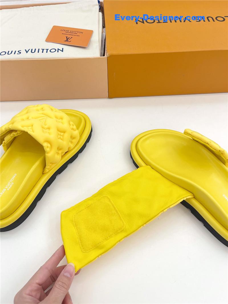 l0vis Vvtt0n lv latest embossed slippers