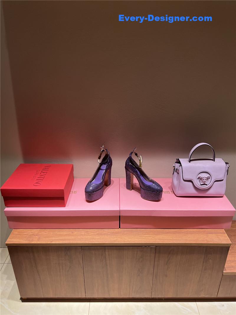 Va1e*ntin0 sky high platform pumps in patent leather