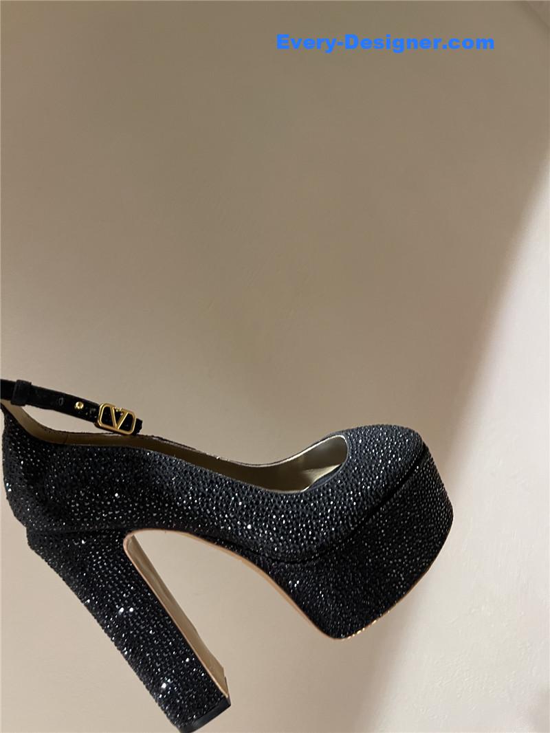 Va1e*ntin0 sky high platform pumps in patent leather