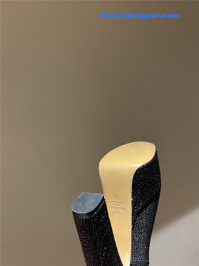 Va1e*ntin0 sky high platform pumps in patent leather