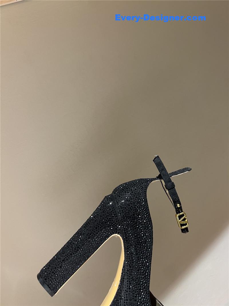Va1e*ntin0 sky high platform pumps in patent leather