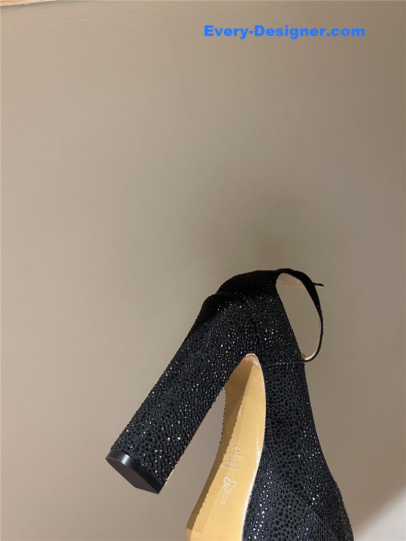 Va1e*ntin0 sky high platform pumps in patent leather