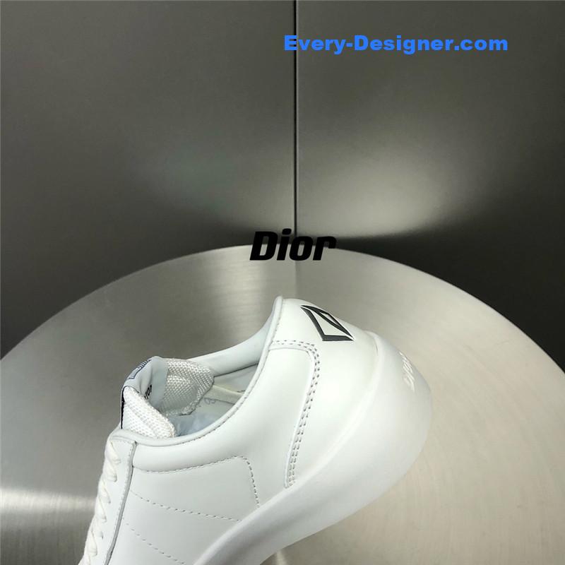 D10r low top sneakers