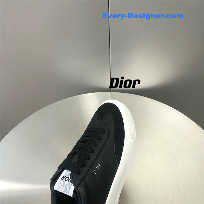 D10r low top sneakers
