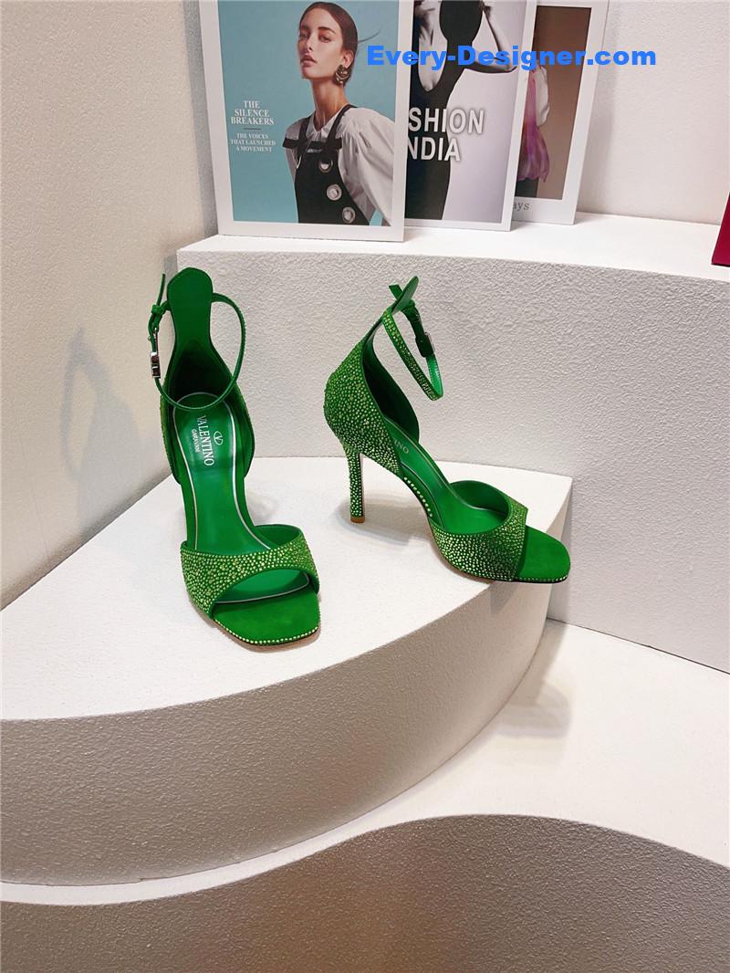 Va1e*ntin0 spring summer versatile sandals