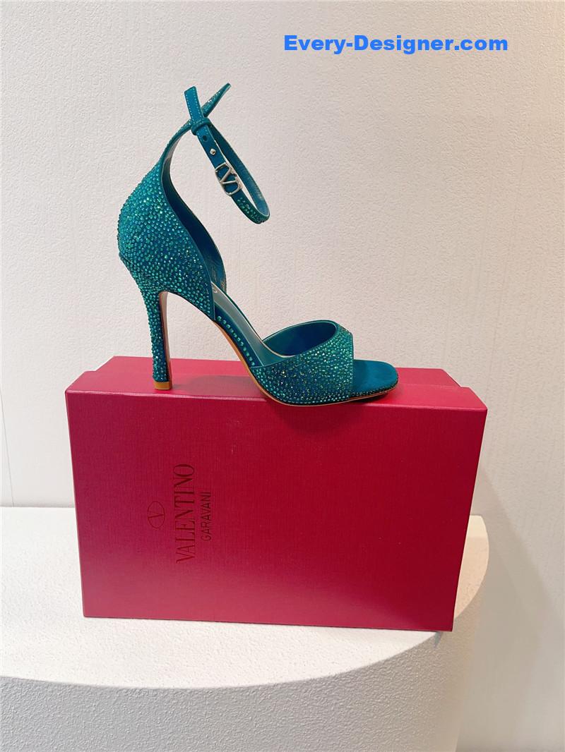 Va1e*ntin0 spring summer versatile sandals