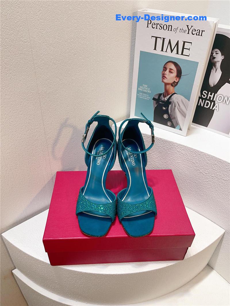 Va1e*ntin0 spring summer versatile sandals