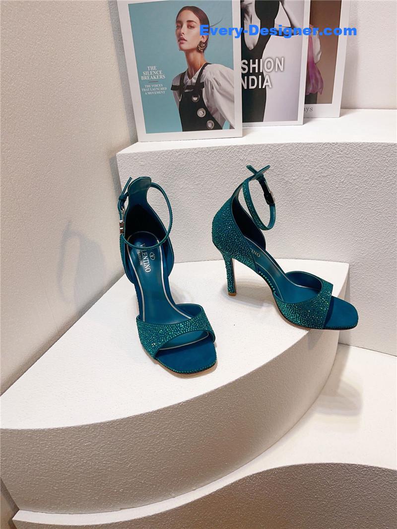 Va1e*ntin0 spring summer versatile sandals