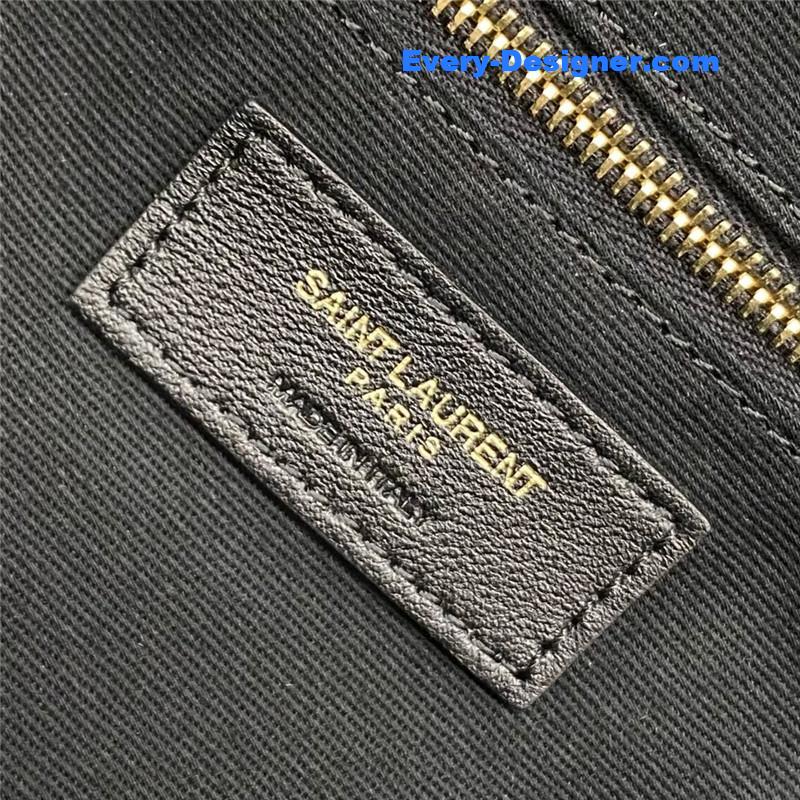 Y51 logo chain shoulder bag