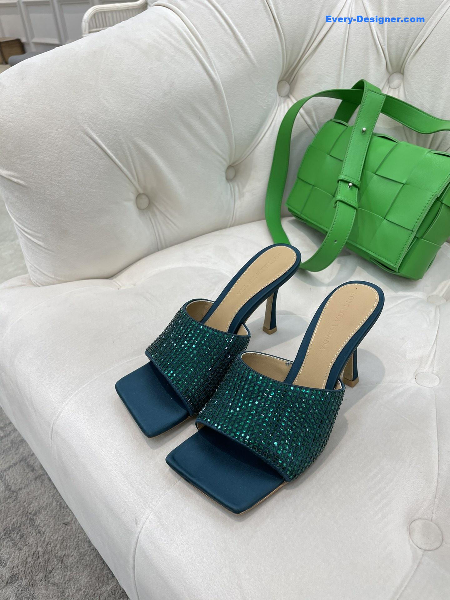 b0tt*ga ven*ta new square D1am0nd slippers