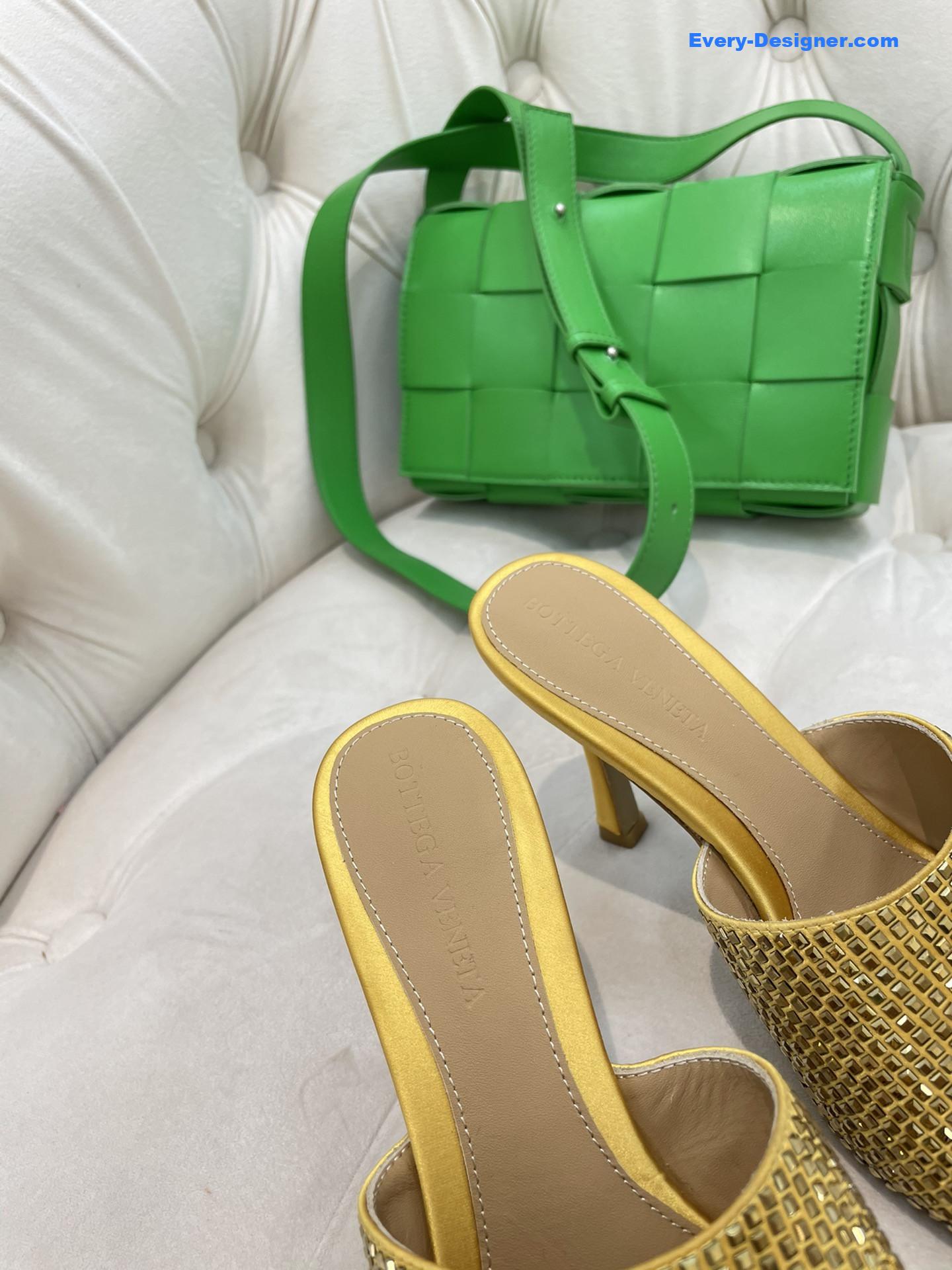 b0tt*ga ven*ta new square D1am0nd slippers