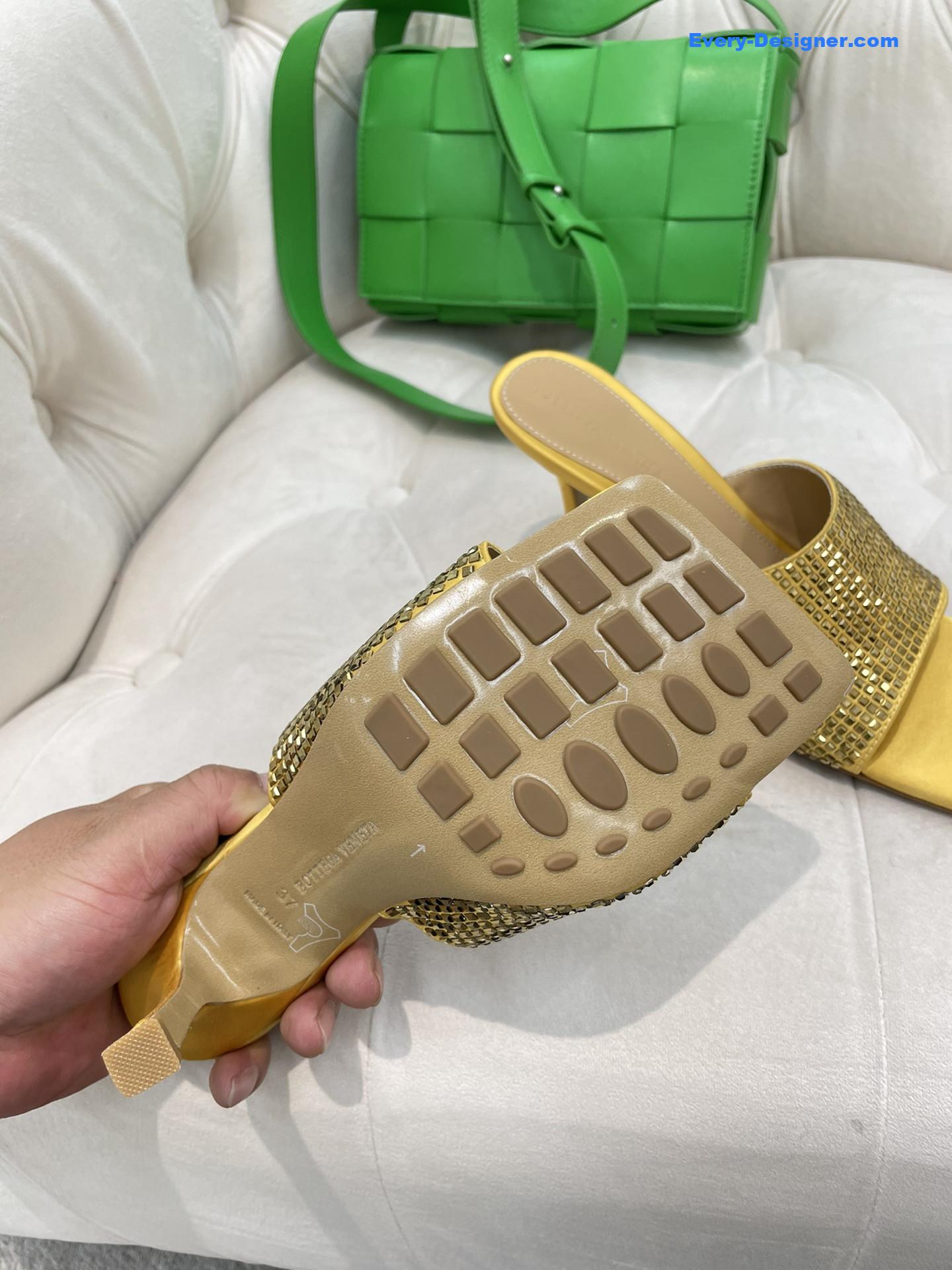 b0tt*ga ven*ta new square D1am0nd slippers