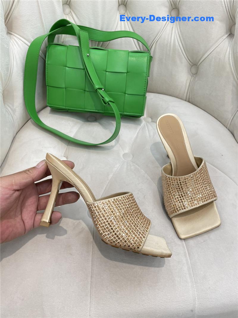 b0tt*ga ven*ta new square D1am0nd slippers