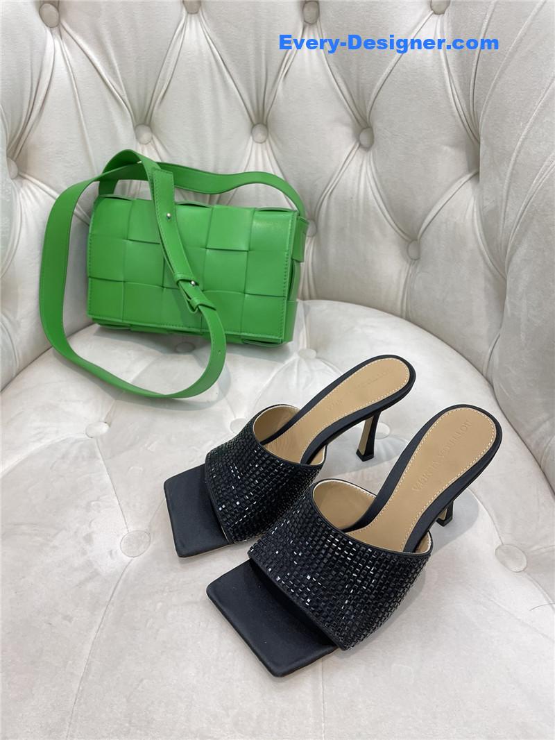 b0tt*ga ven*ta new square D1am0nd slippers