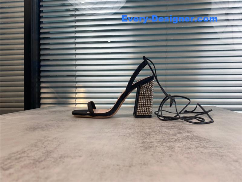 M1um1u new one word with high heel dragging