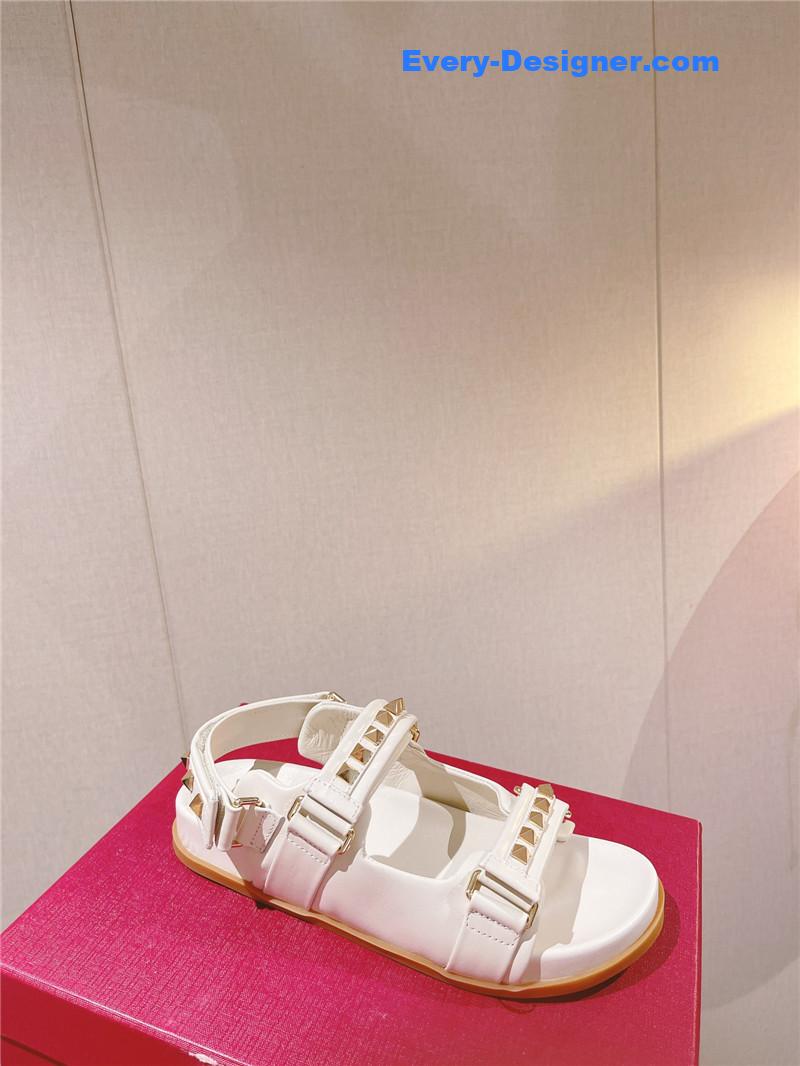 Va1e*ntin0 roman sandals