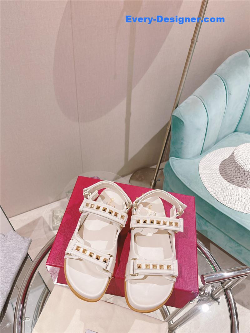 Va1e*ntin0 roman sandals