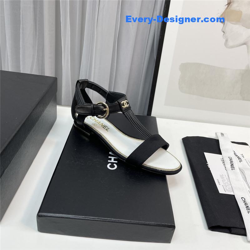 CC classic chain accessories sandals