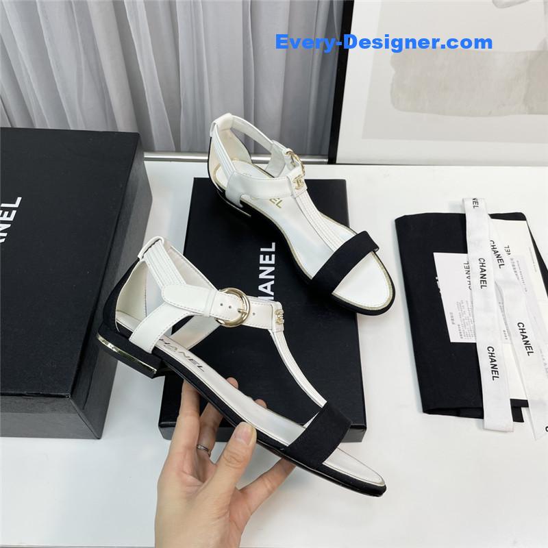 CC classic chain accessories sandals