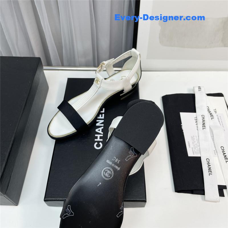 CC classic chain accessories sandals