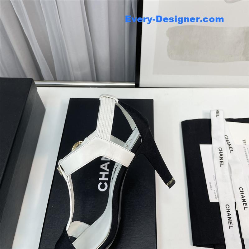 CC classic chain accessories sandals