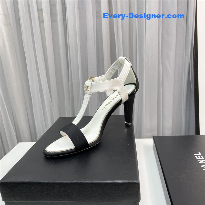 CC classic chain accessories sandals