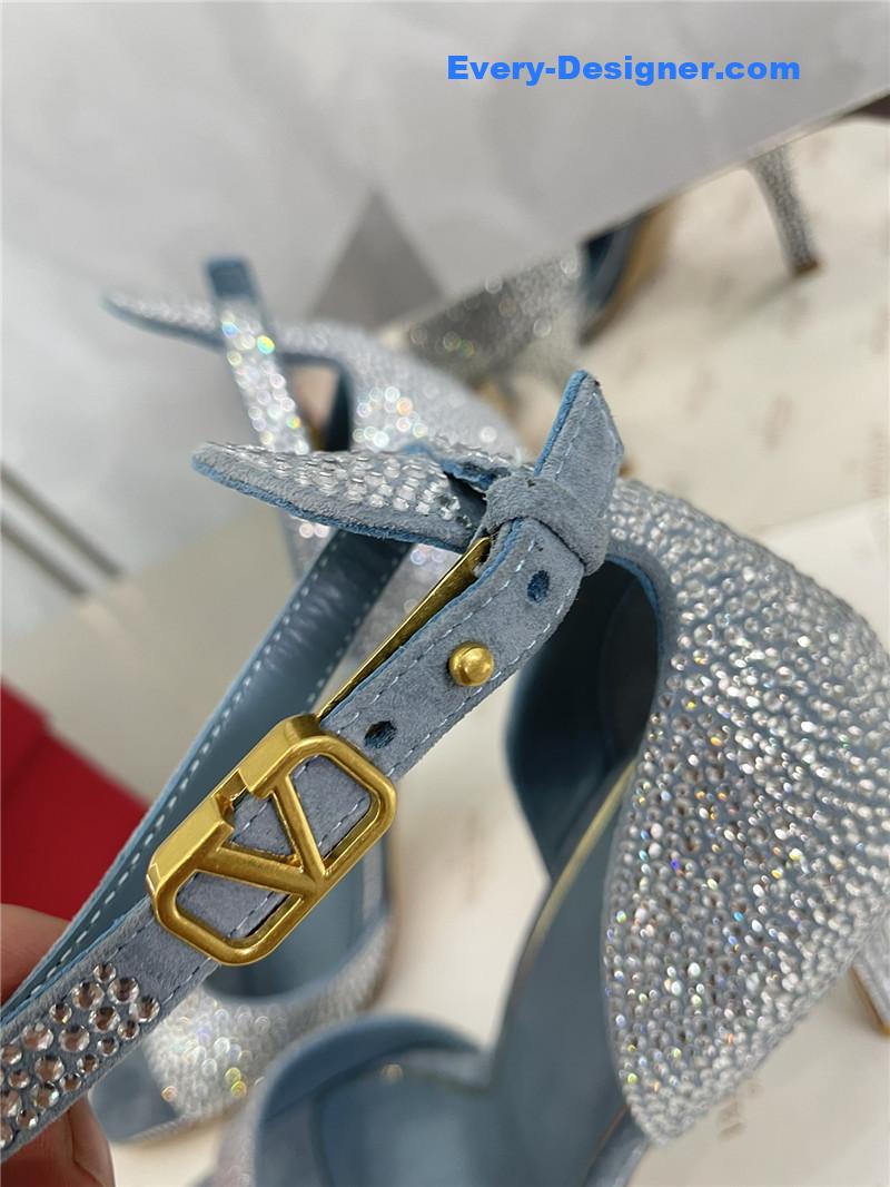 Va1e*ntin0 classic design glass slipper