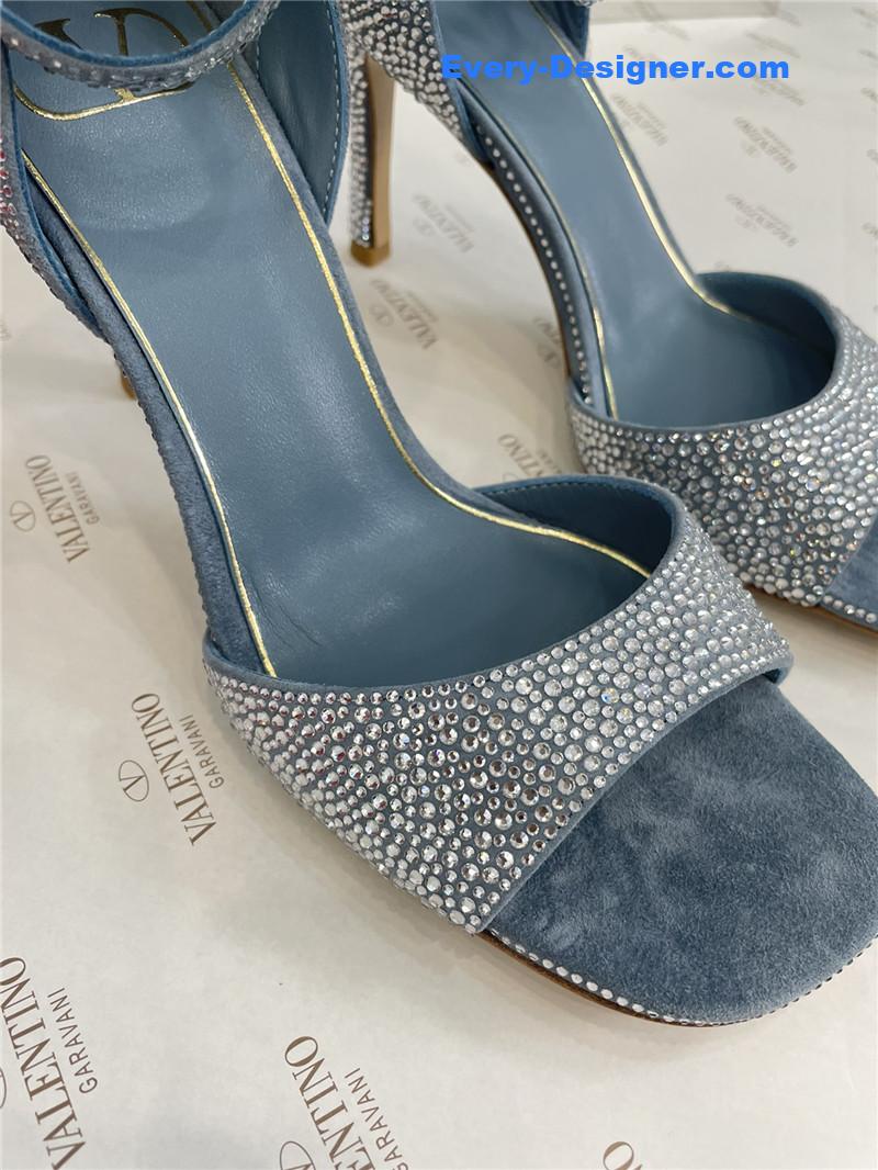 Va1e*ntin0 classic design glass slipper