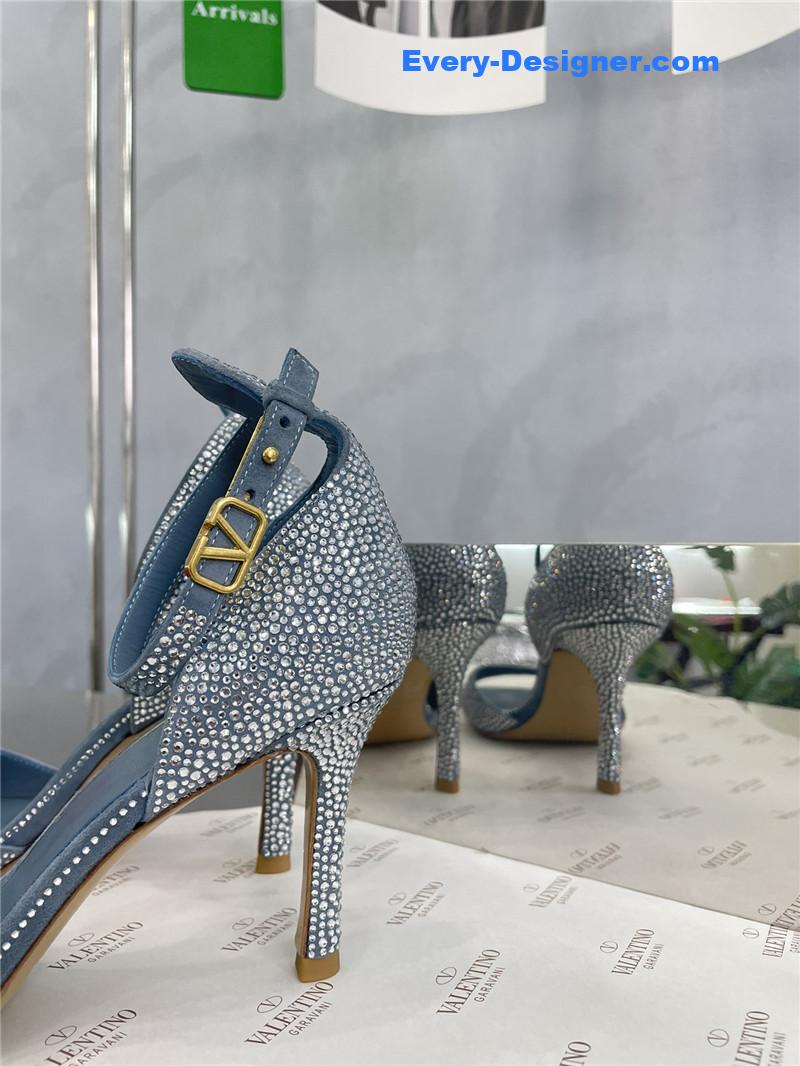 Va1e*ntin0 classic design glass slipper