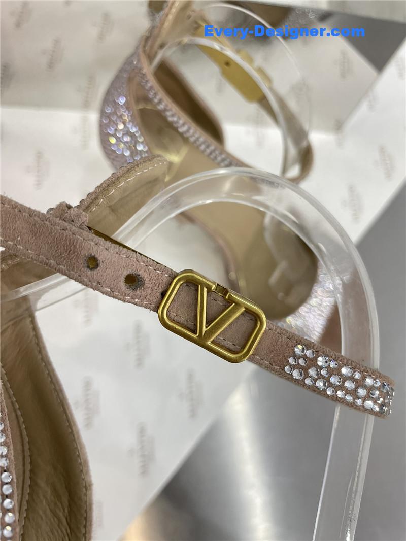 Va1e*ntin0 classic design glass slipper