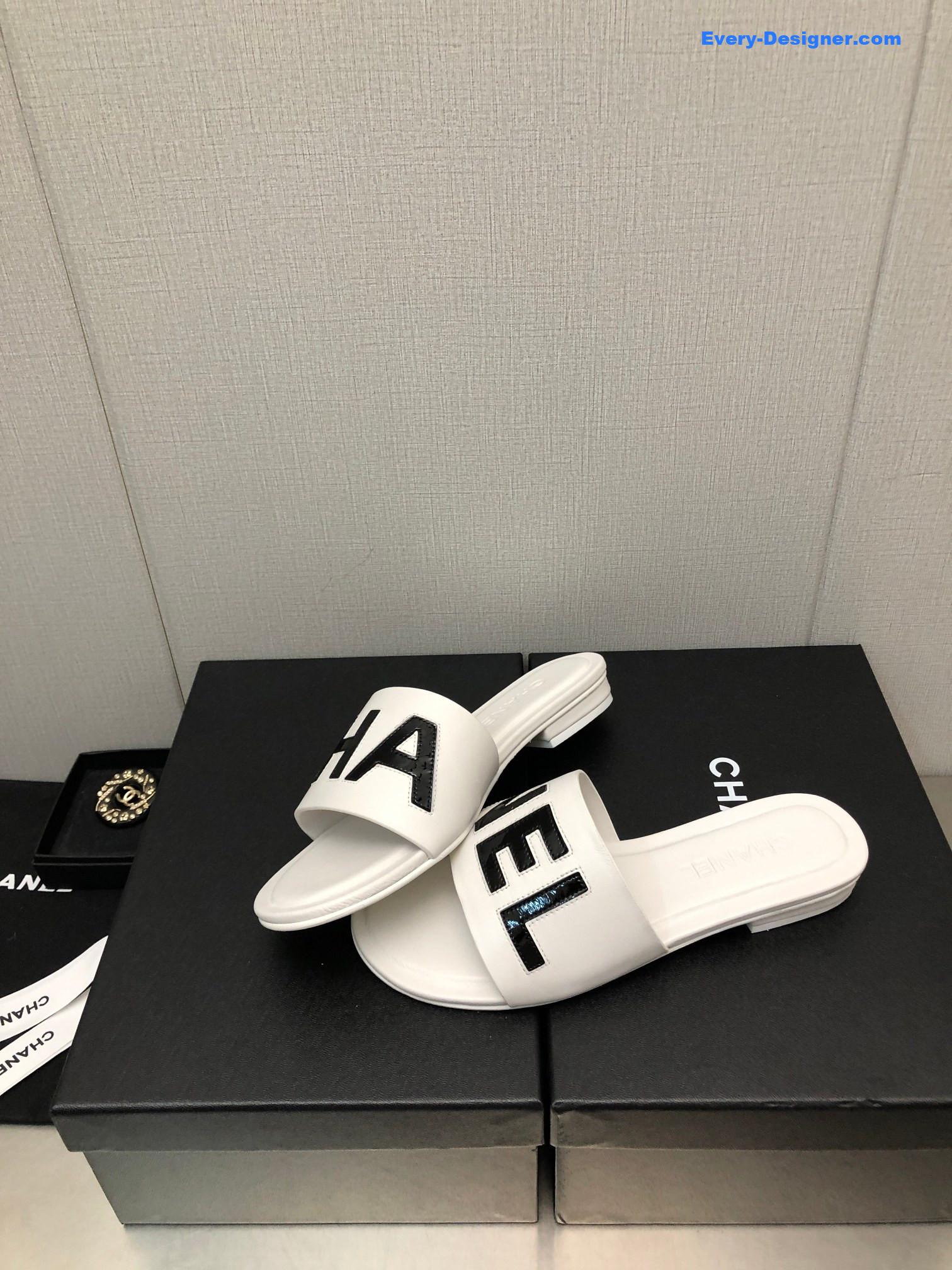 CC color matching letter leather buckle slippers
